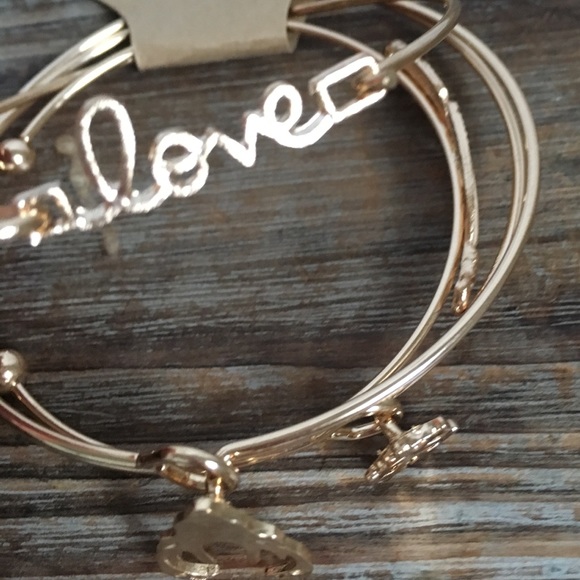 ❤HP❤ Gold Bangle Bracelet Set 4 Deer Love Leaf New - Picture 3 of 6